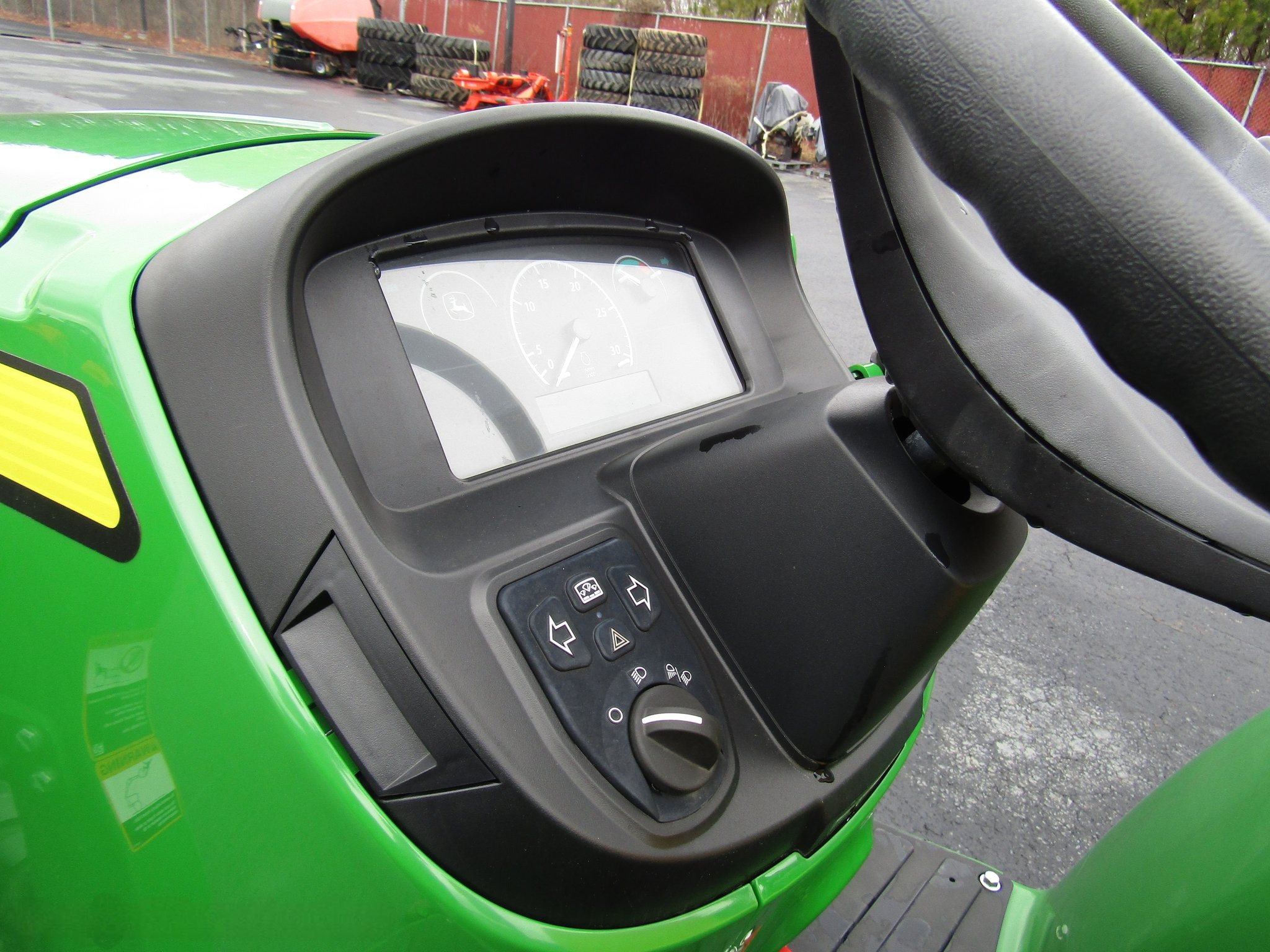 2017 John Deere 3025E MFWD Tractor with 300E Loader thumbnail 6