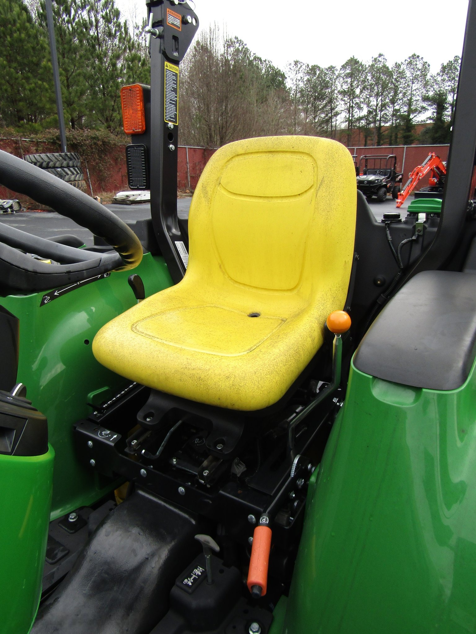 2017 John Deere 3025E MFWD Tractor with 300E Loader thumbnail 8