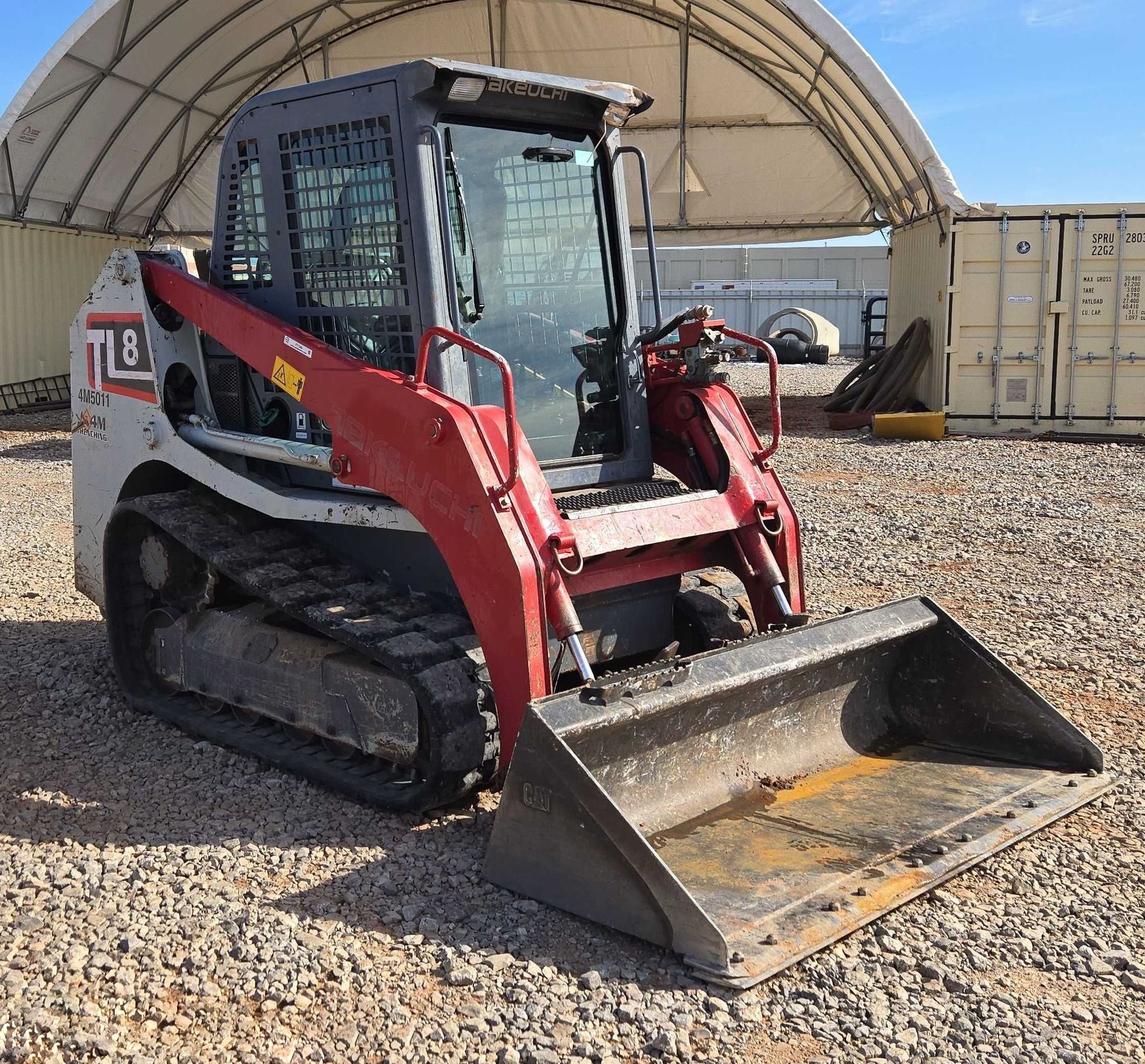 2017 Takeuchi TL8 Tracked Skid Steer Loader thumbnail 2