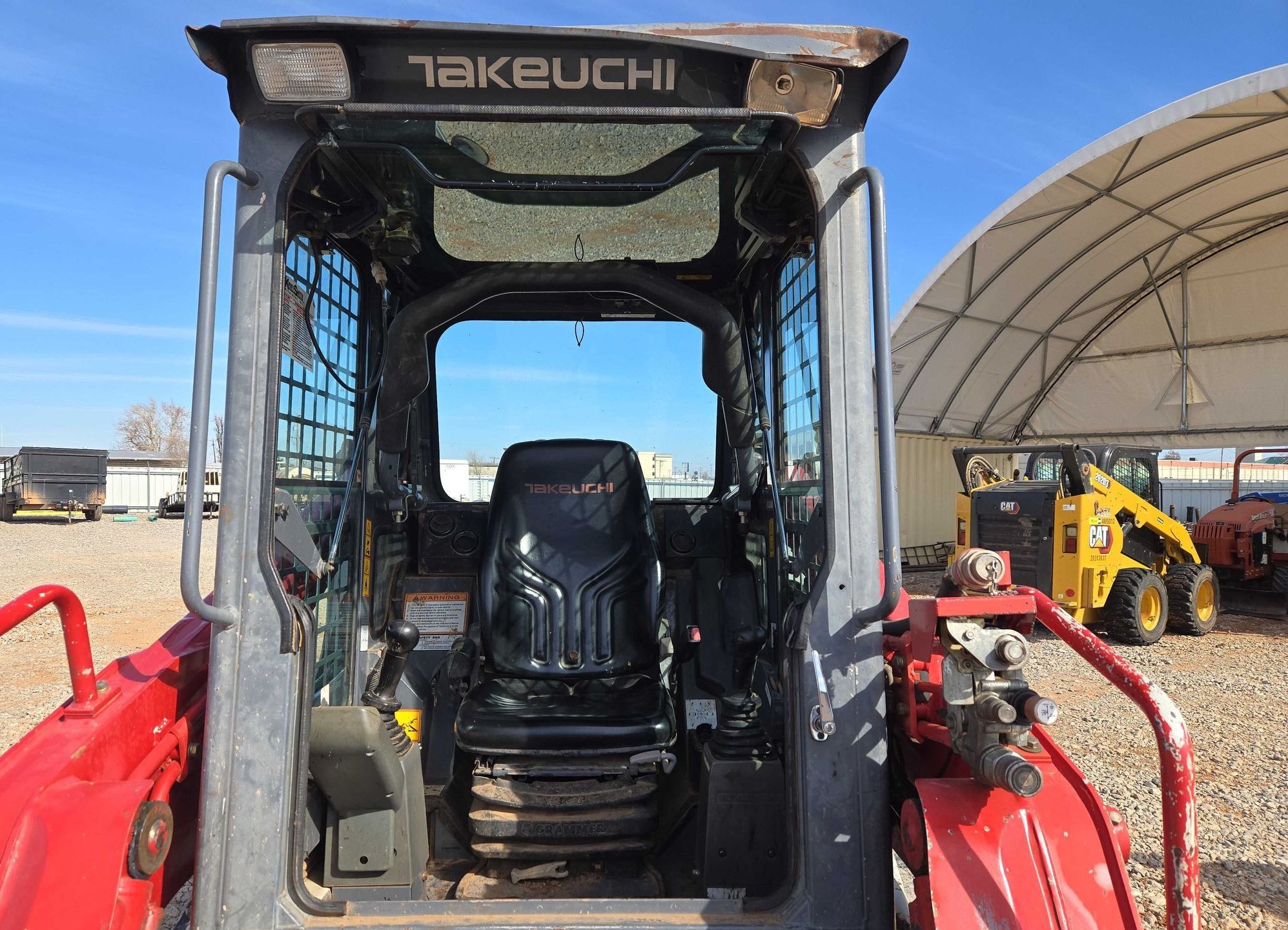 2017 Takeuchi TL8 Tracked Skid Steer Loader thumbnail 6