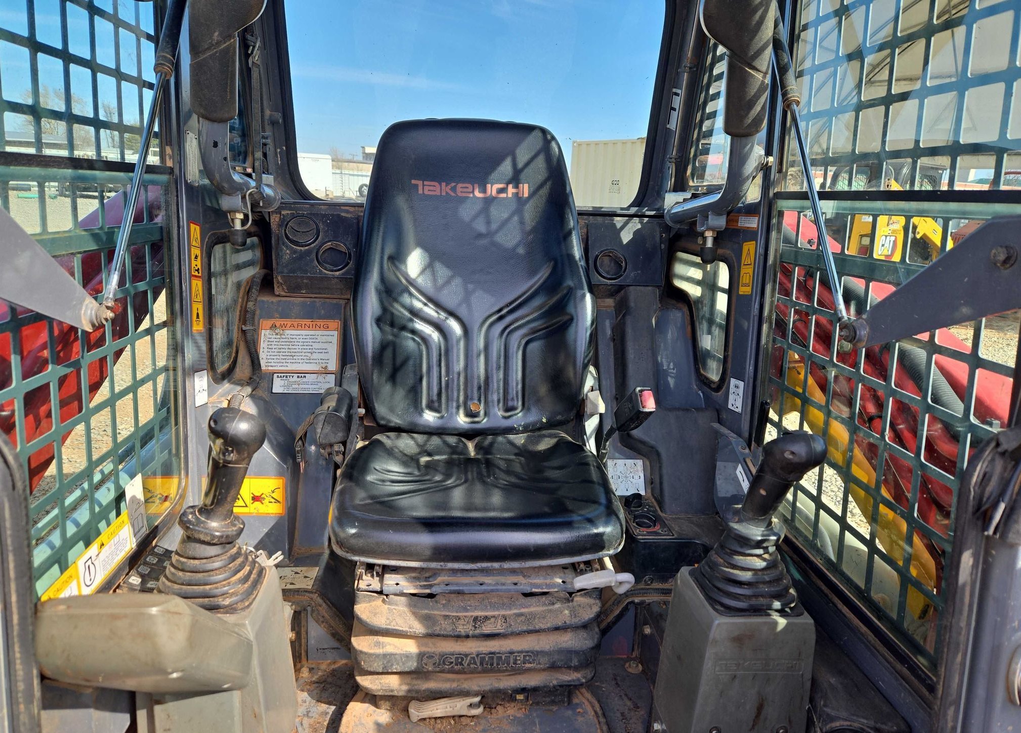 2017 Takeuchi TL8 Tracked Skid Steer Loader thumbnail 7