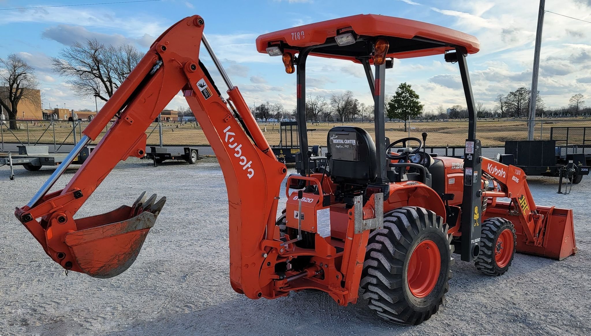2020 Kubota B26 MFWD Tractor Loader Backhoe thumbnail 3