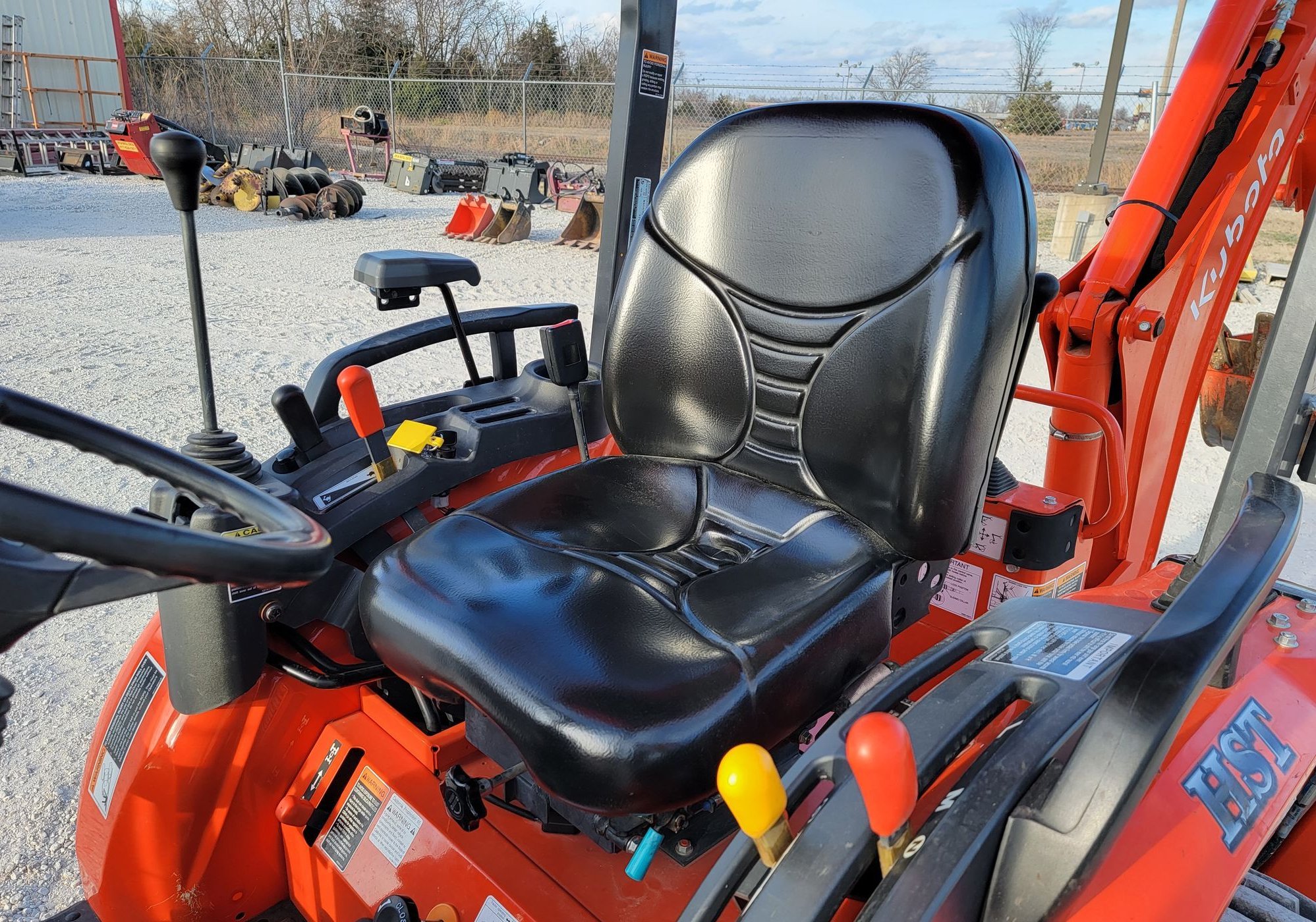 2020 Kubota B26 MFWD Tractor Loader Backhoe thumbnail 6